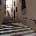Bravissimo Vivaldi 3c, Monthly Apartment